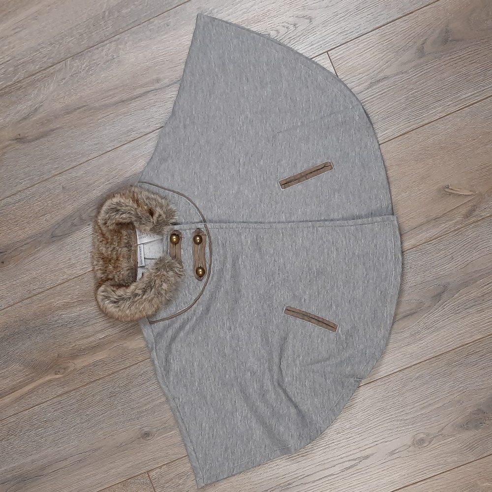 Savannah grey cape with faux fur, size 4T